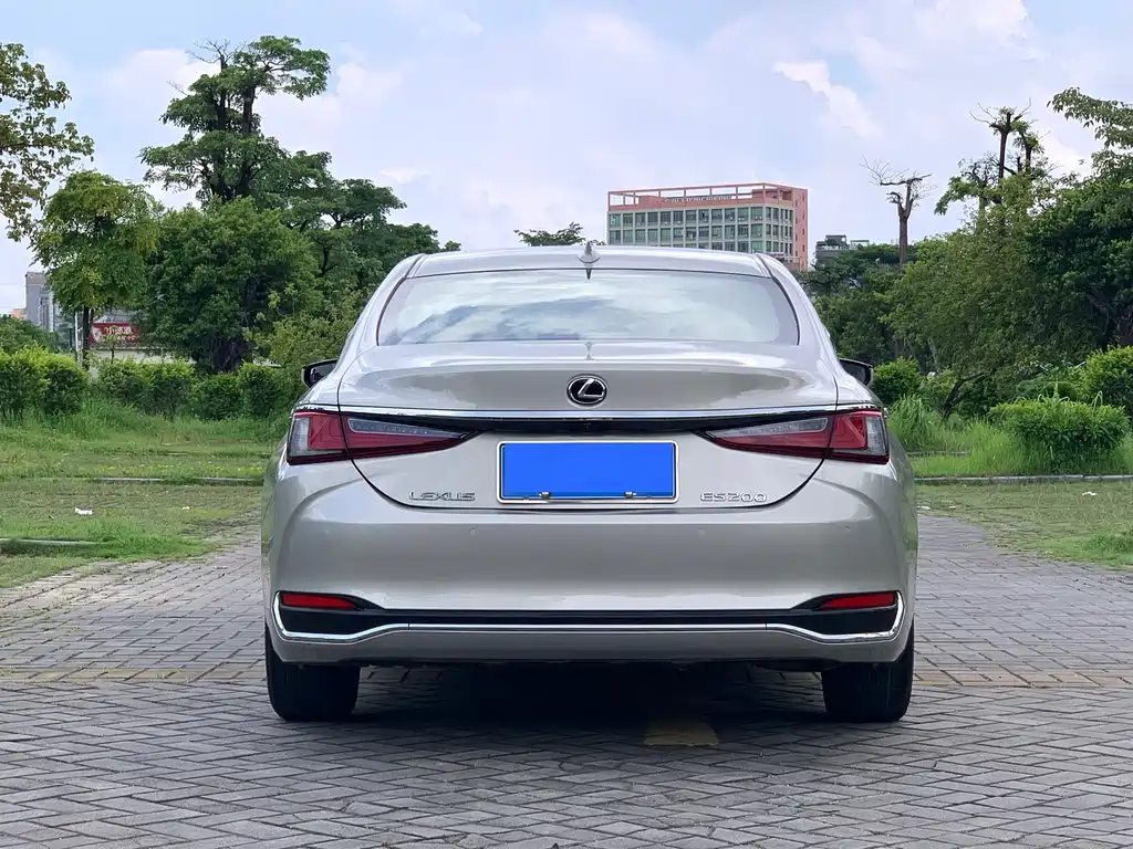 Lexus ES 2020 200