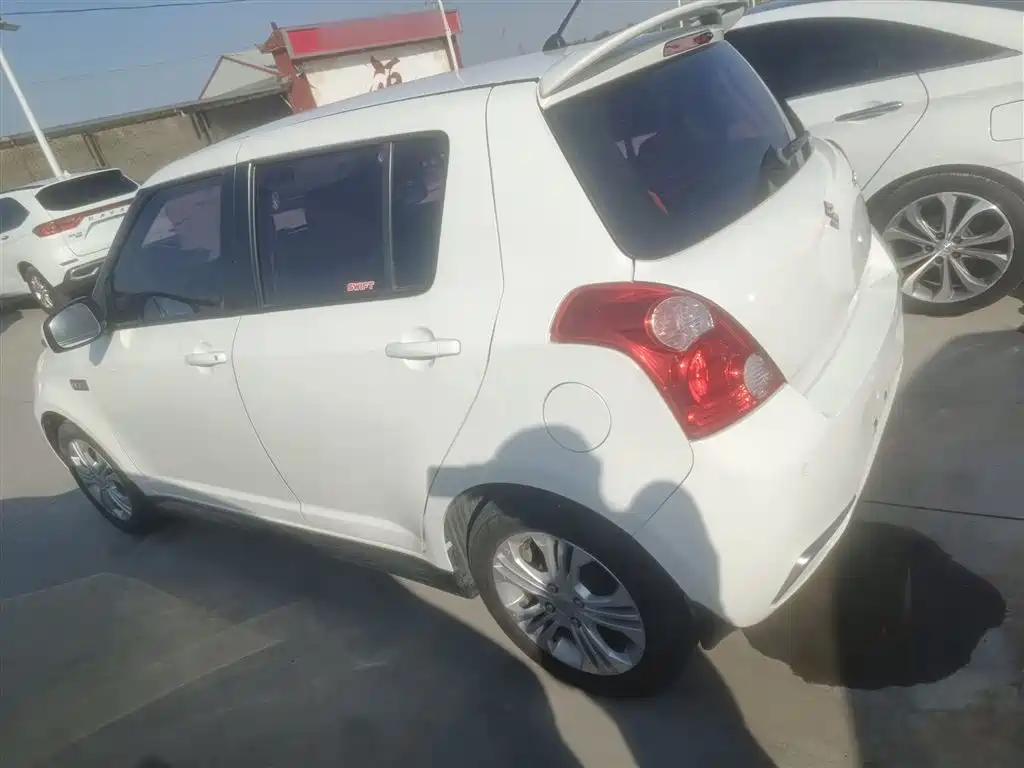SUZUKI SWIFT