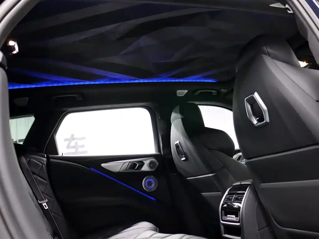 BMW XM — миниатюра 28