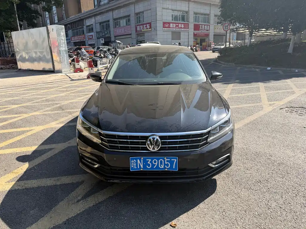 VOLKSWAGEN PASSAT