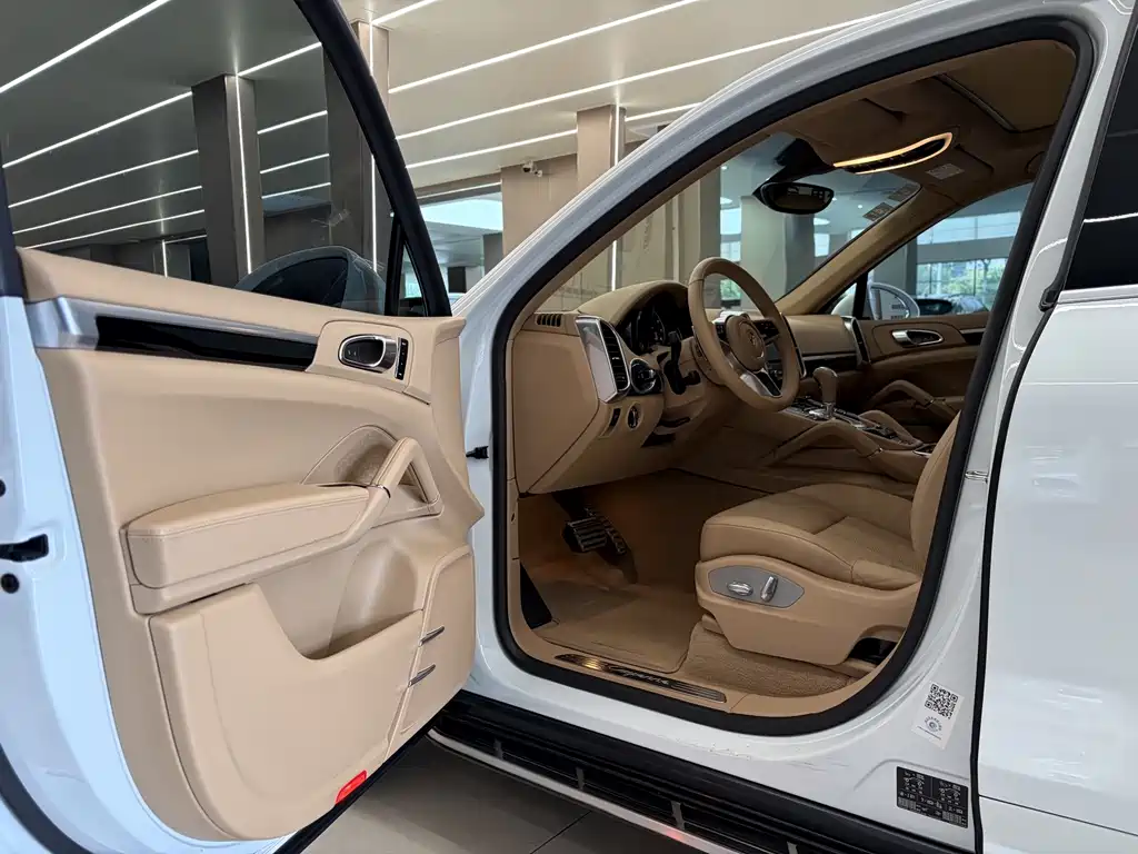 Porsche Cayenne — миниатюра 5