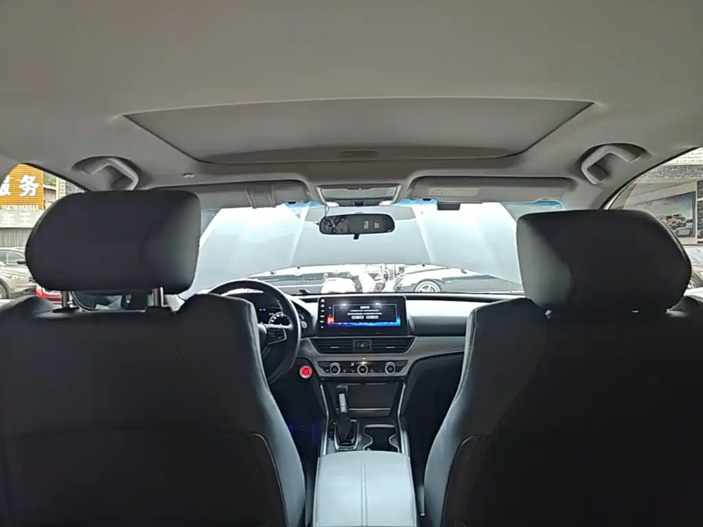 Honda Accord — миниатюра 18