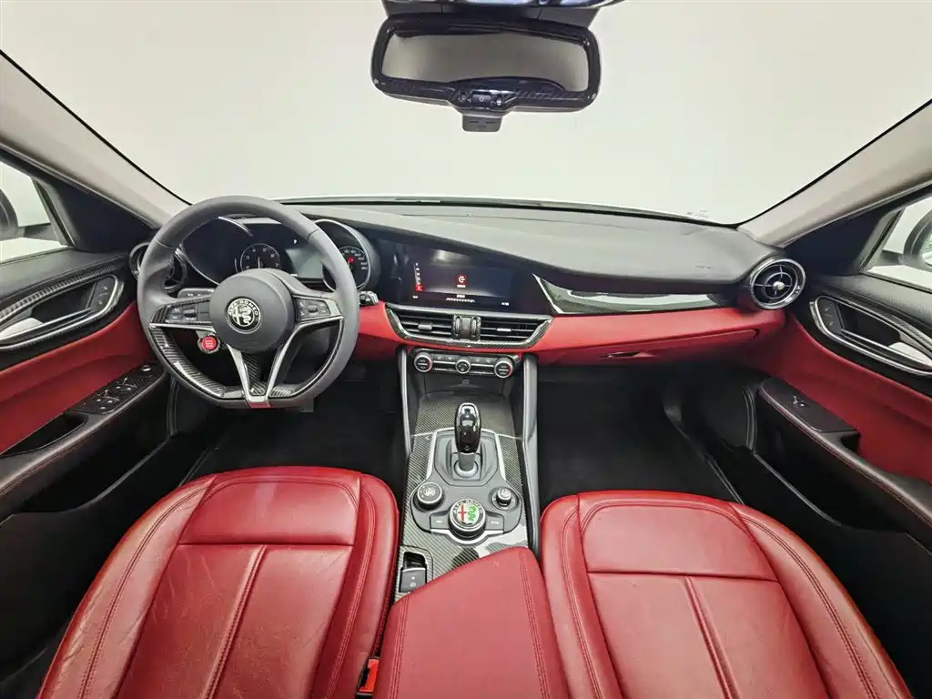 Alfa Romeo Giulia 2017 2.0T 200HP Luxury
