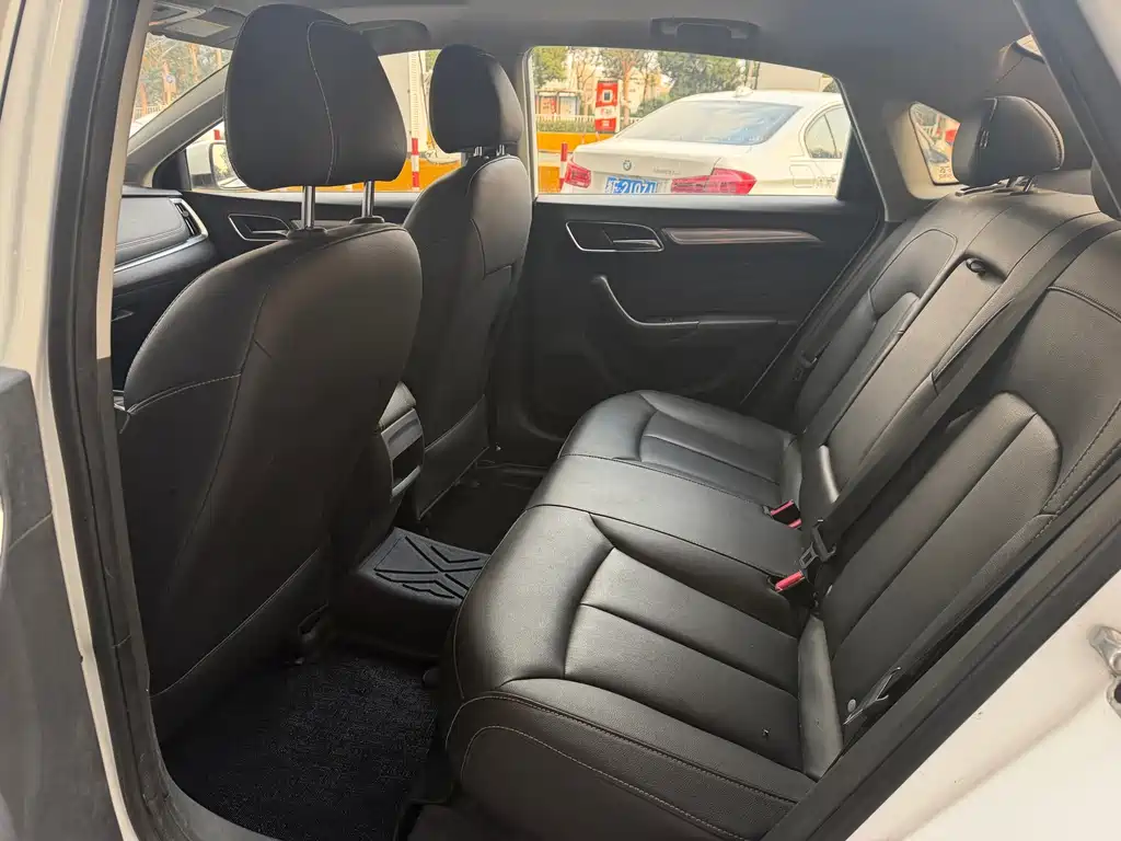 Roewe i6 Classic — миниатюра 15