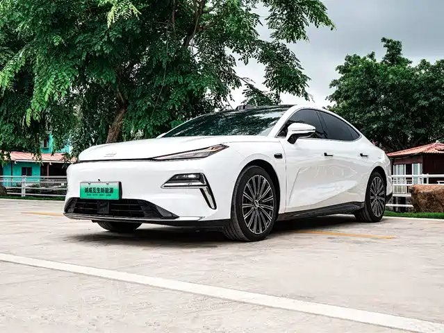 2025 Geely Galaxy Xingyao 8