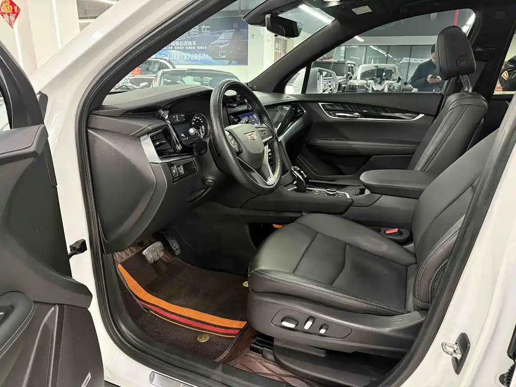 CADILLAC XT6