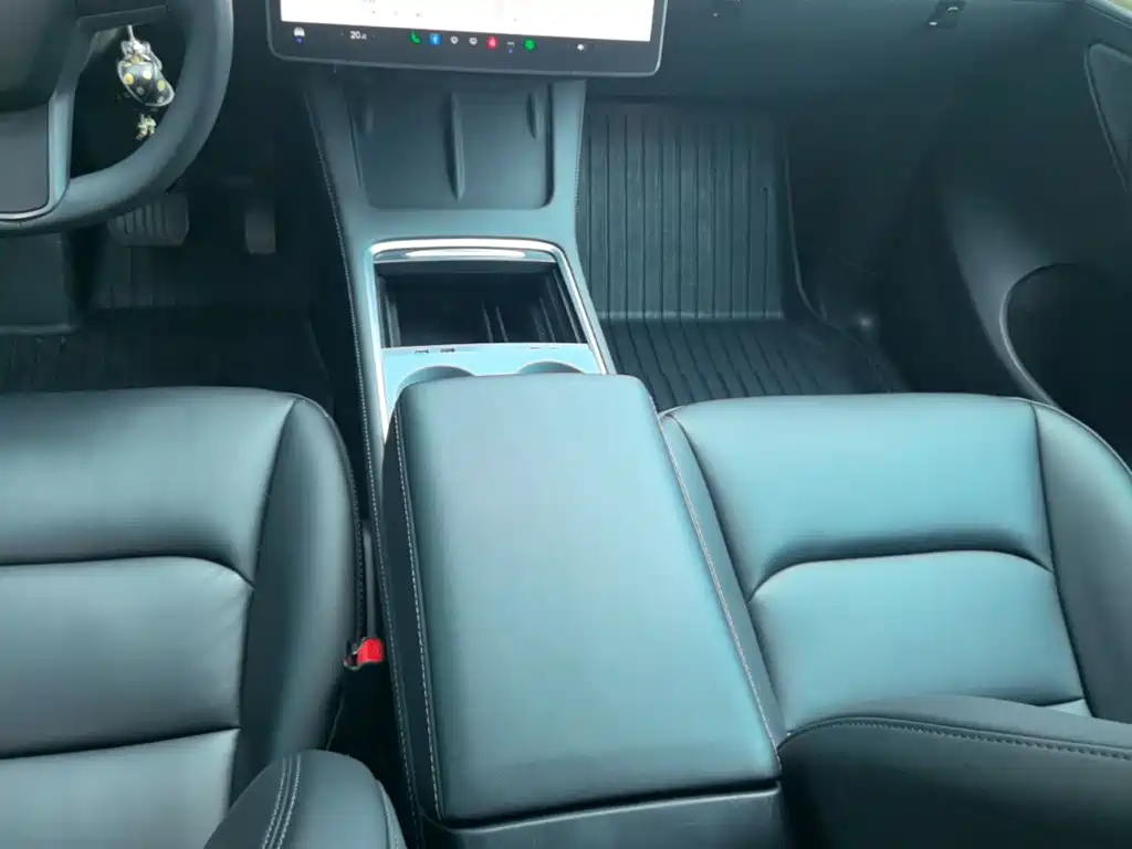 Tesla Model Y — миниатюра 14