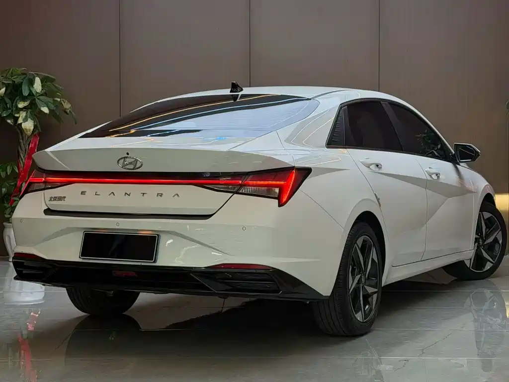Hyundai Elantra — миниатюра 9