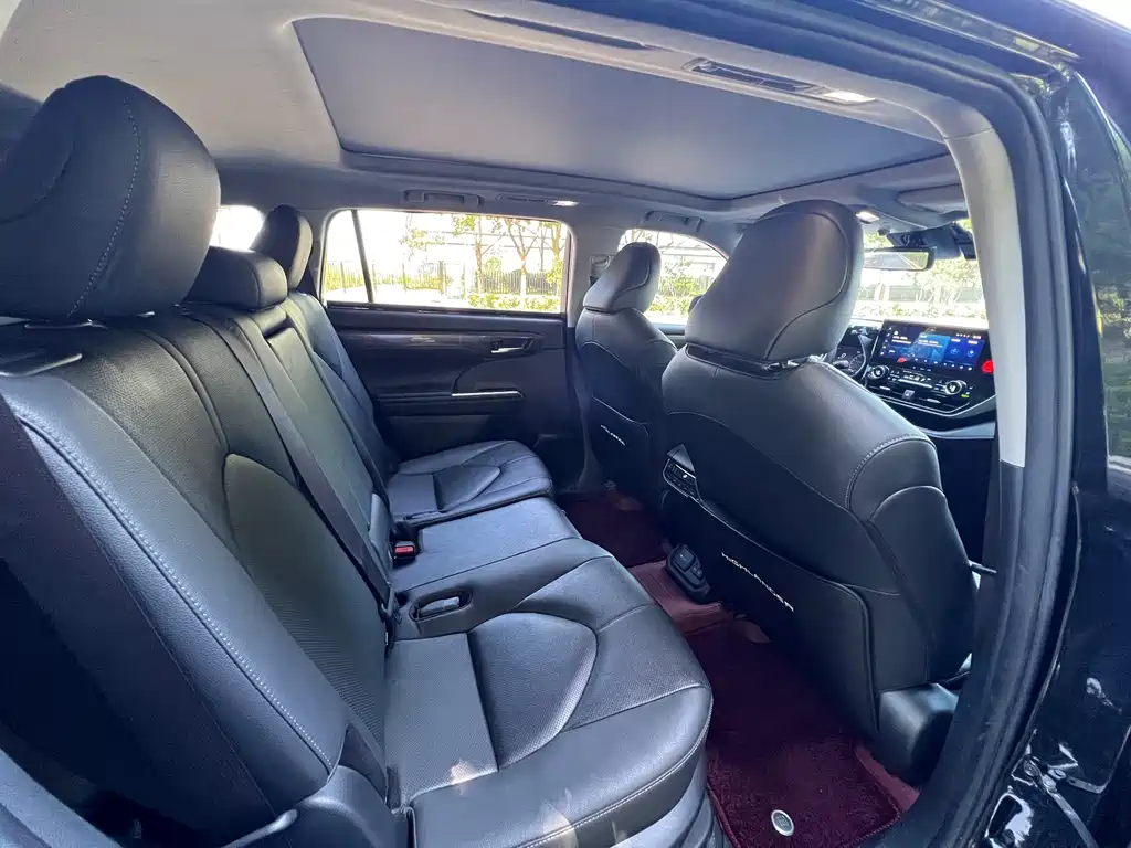 Toyota Highlander 2022 2.5L 7 мест