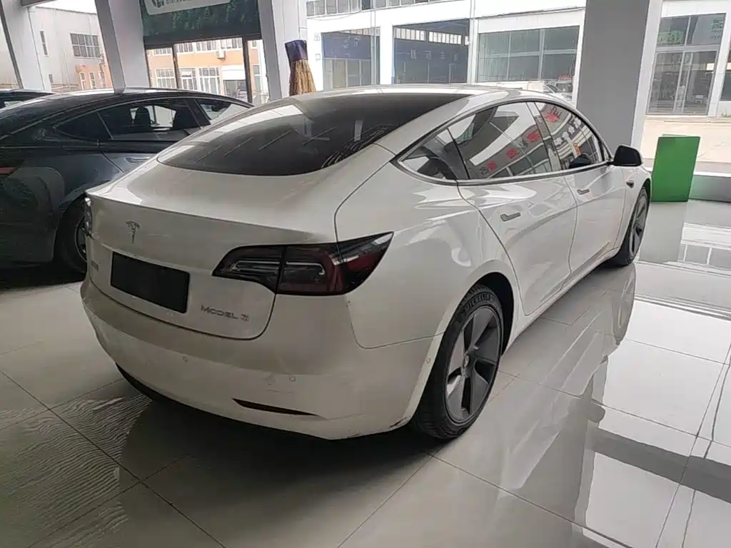 Tesla Model 3 — миниатюра 7