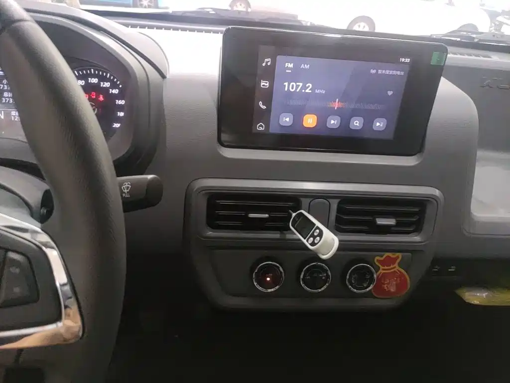 Wuling Yangguang — миниатюра 13