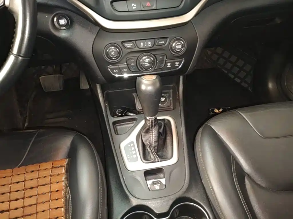 Jeep Cherokee — миниатюра 14