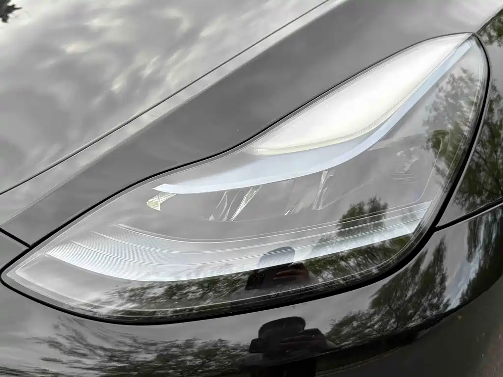 Tesla Model Y — миниатюра 12