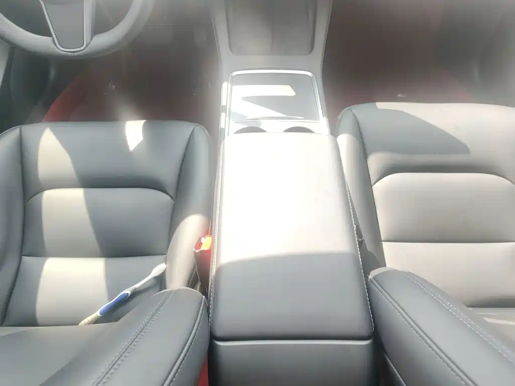 Tesla Model 3 — миниатюра 6