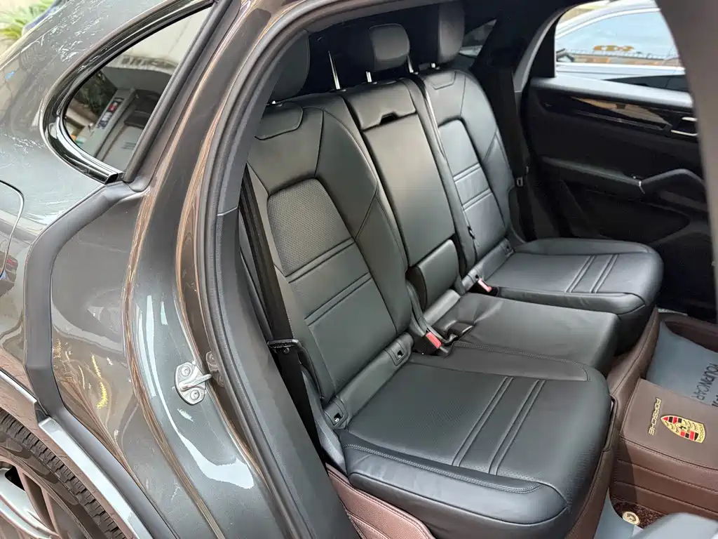 Porsche Cayenne — миниатюра 26