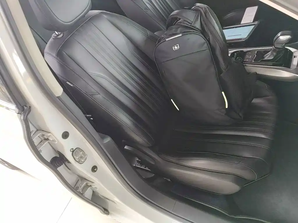 Peugeot 408 — миниатюра 23