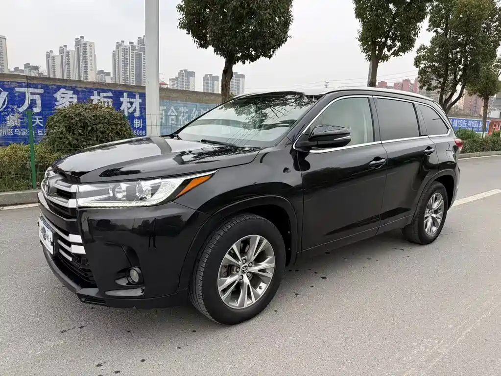 TOYOTA HIGHLANDER