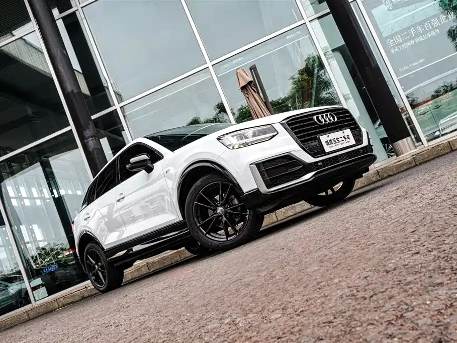 Audi Q2L - фото 4