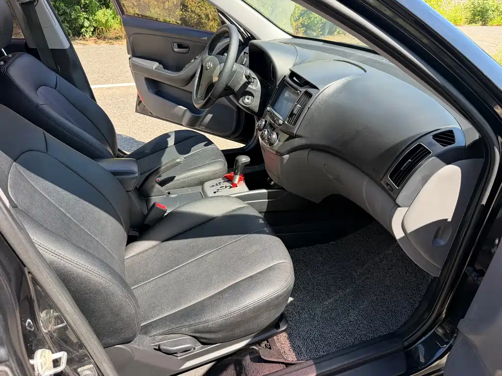 Hyundai Elantra — миниатюра 11