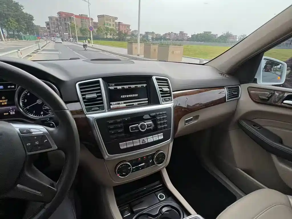 Mercedes-Benz M-Class — миниатюра 9