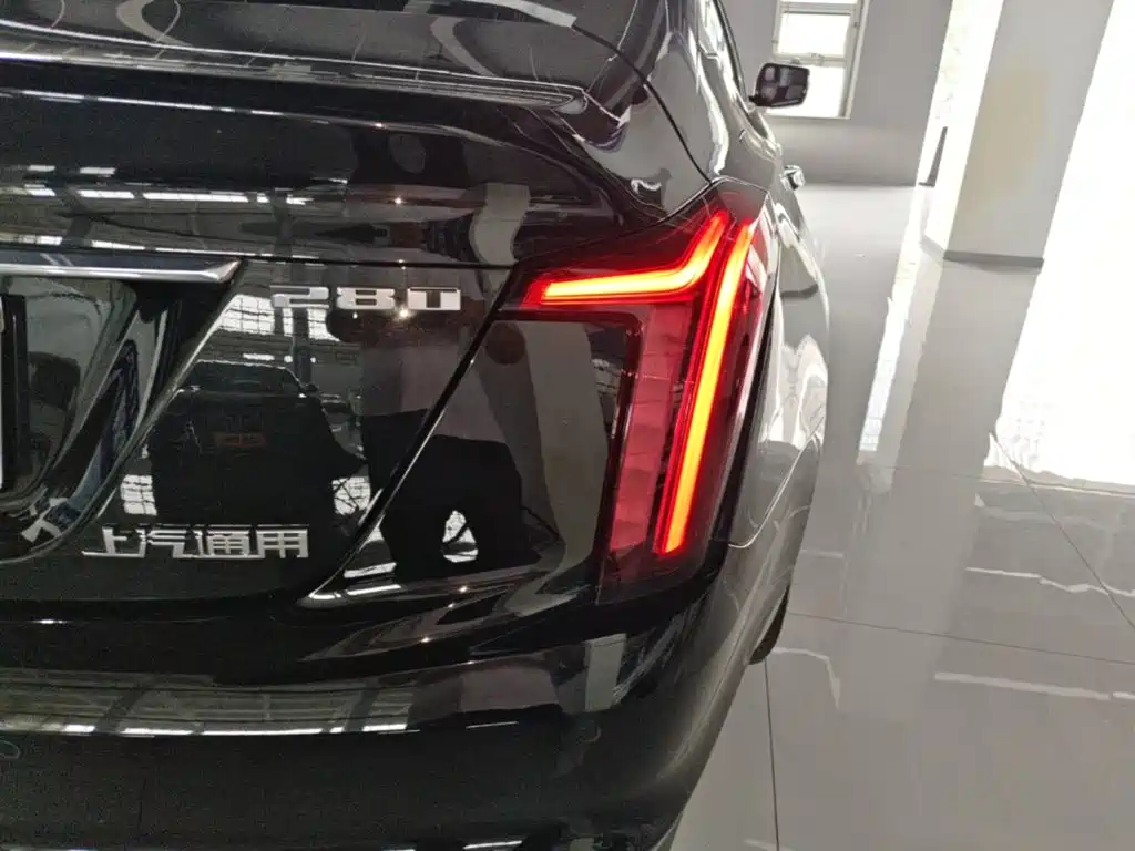 Cadillac CT5 — миниатюра 8