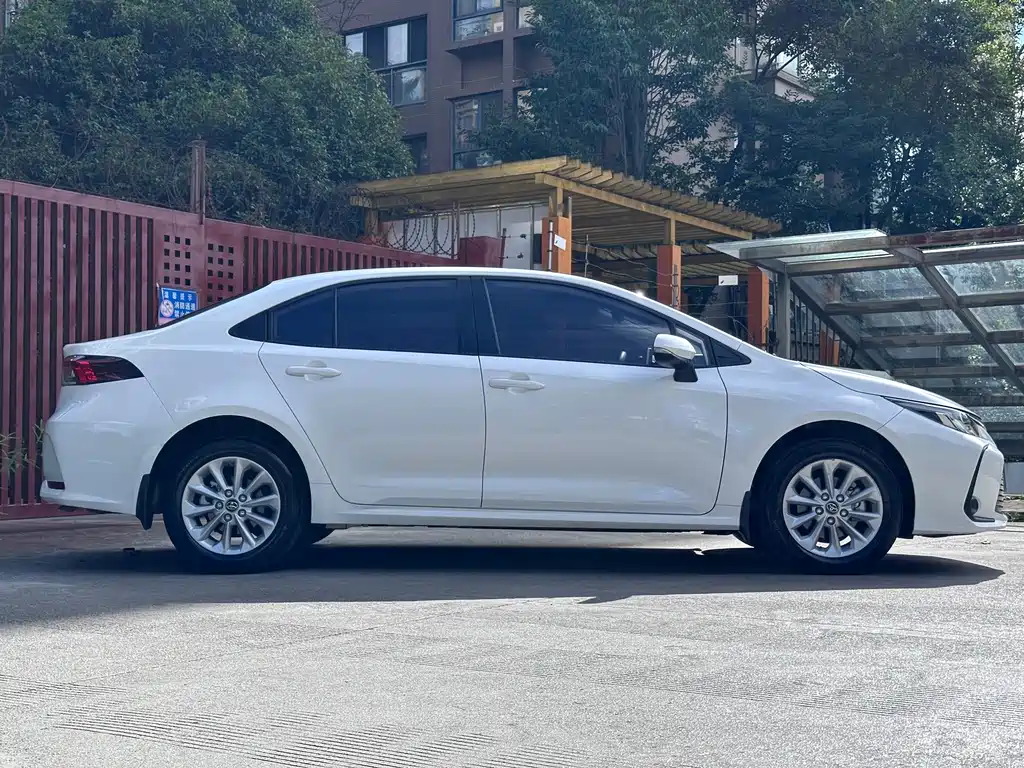 Toyota Corolla — миниатюра 12