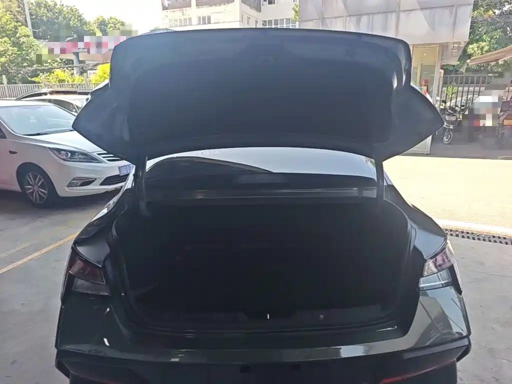 Hyundai Elantra — миниатюра 19