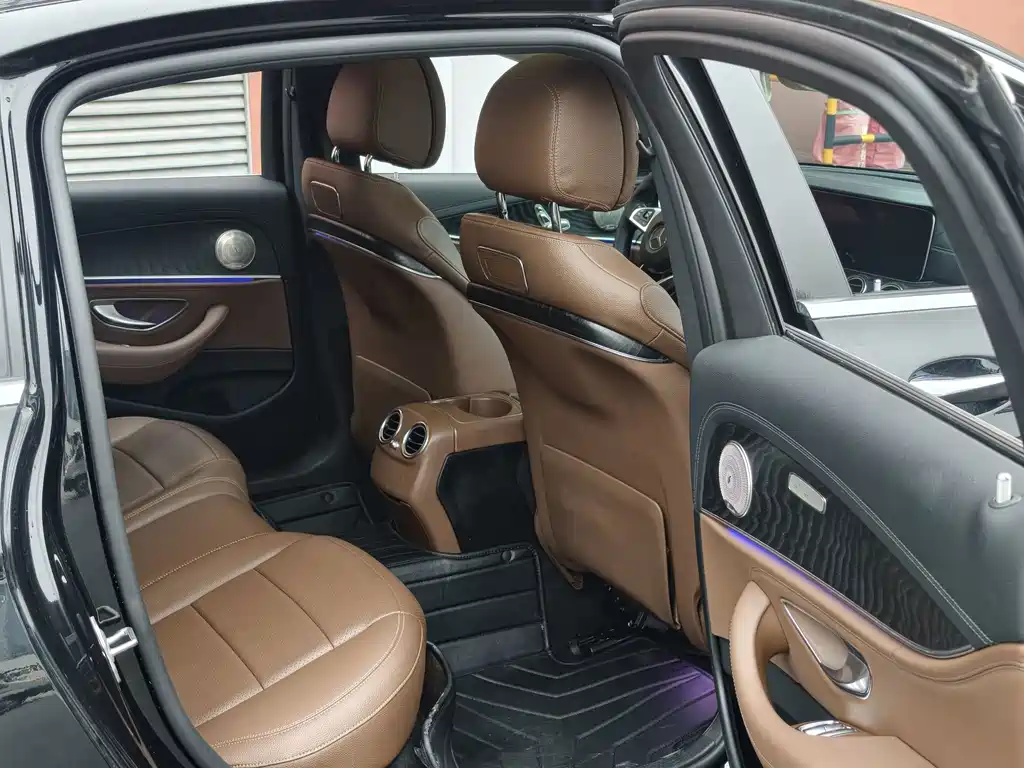 Mercedes-Benz E-Class — миниатюра 5