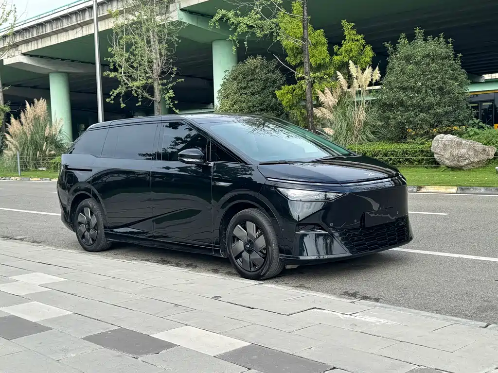 XPeng X9 — миниатюра 3