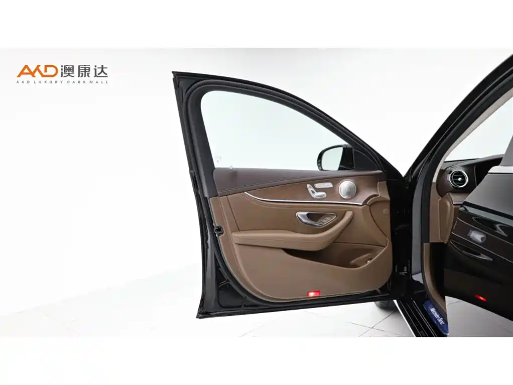 Mercedes-Benz E-Class — миниатюра 10