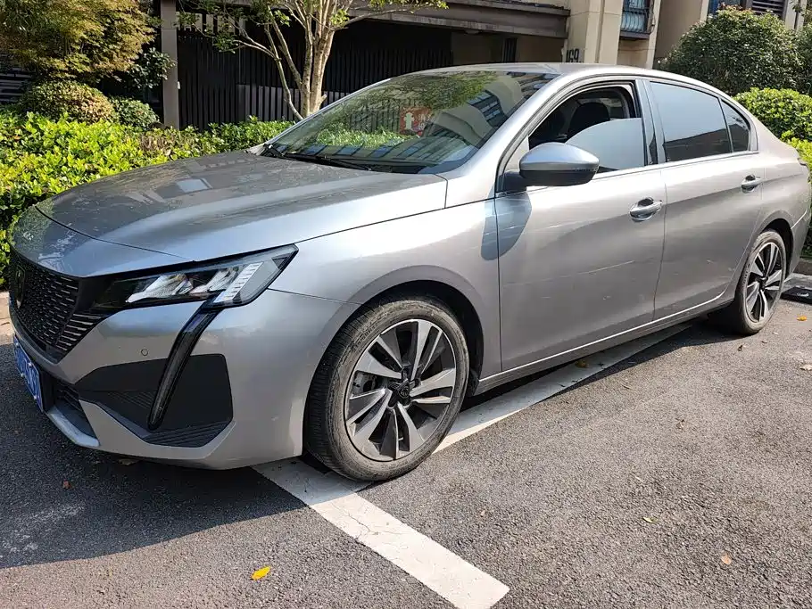 Peugeot 408