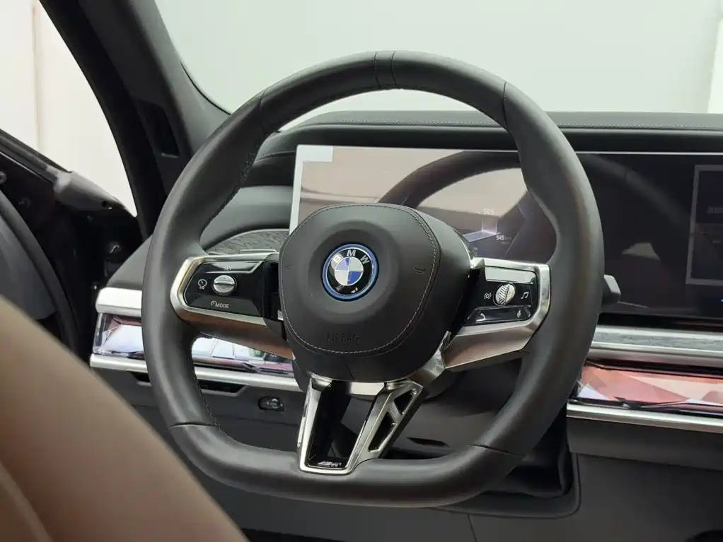 BMW i7 — миниатюра 12