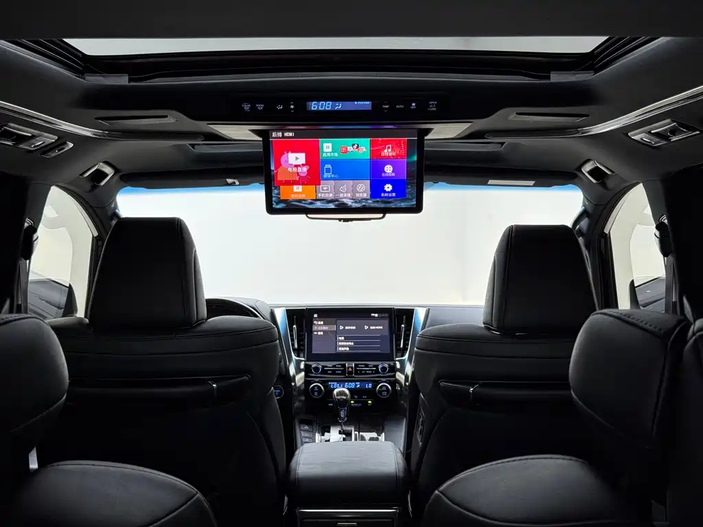 Toyota Alphard — миниатюра 10