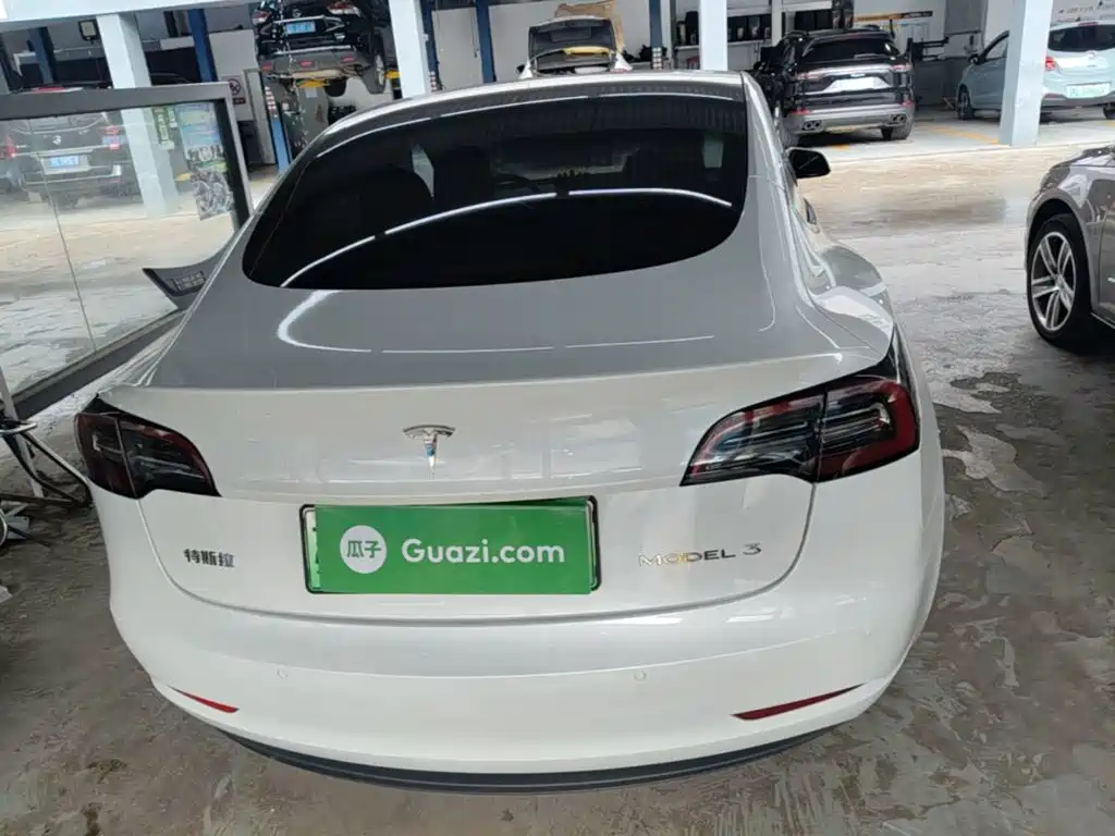 Tesla Model 3 — миниатюра 6