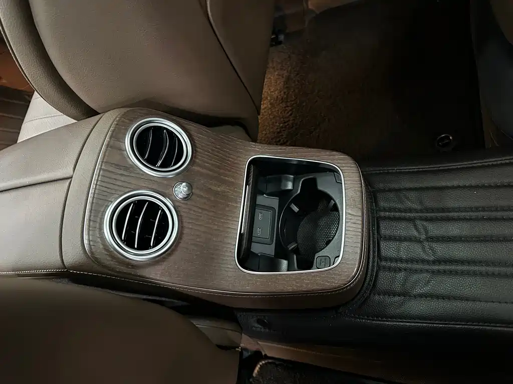 Mercedes-Benz E-Class — миниатюра 14