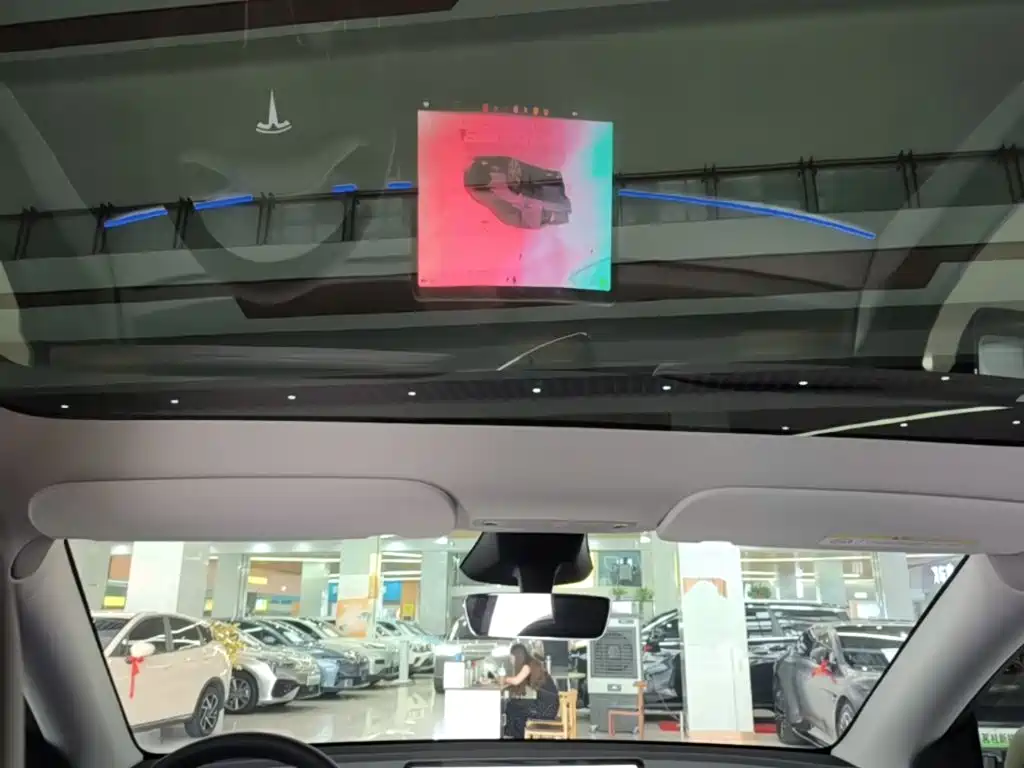 Tesla Model Y — миниатюра 18