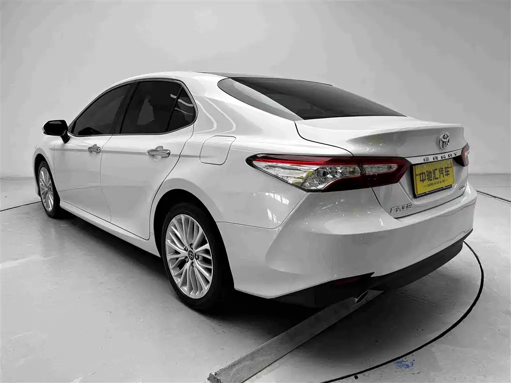 Toyota Camry — миниатюра 18
