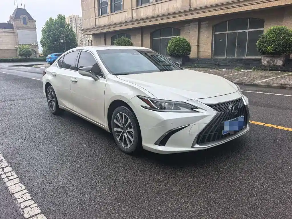 Lexus ES 2022 200