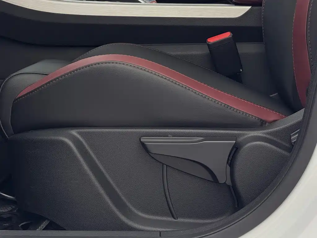 Geely Binyue — миниатюра 19