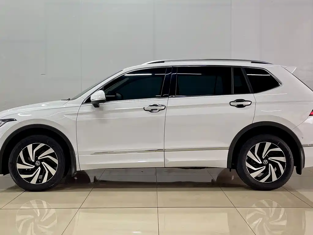 Volkswagen Tiguan L — миниатюра 5