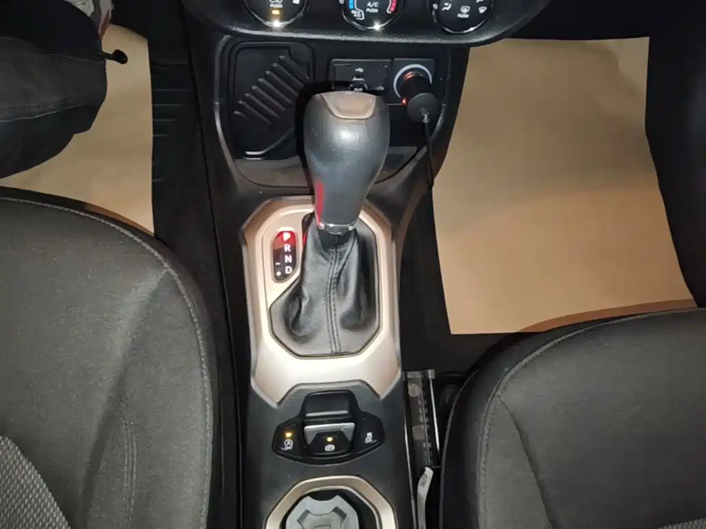 Jeep Renegade — миниатюра 14
