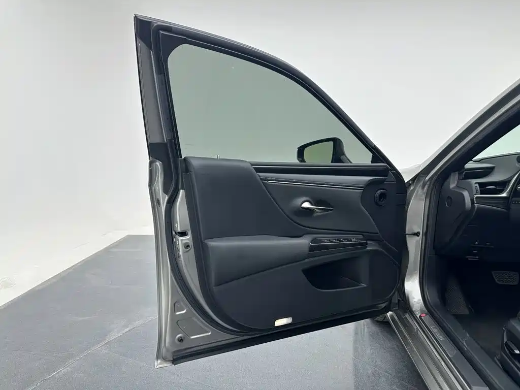 Lexus ES — миниатюра 15