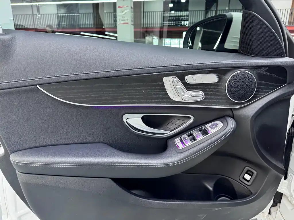 Mercedes-Benz C-Class — миниатюра 4