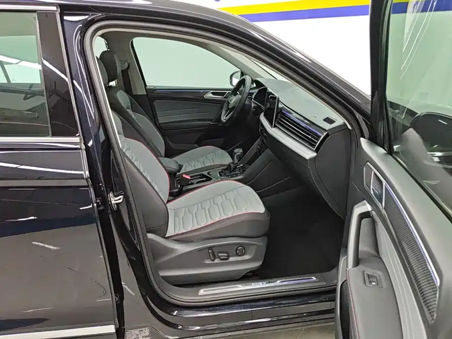 Volkswagen Tiguan L PHEV — миниатюра 8