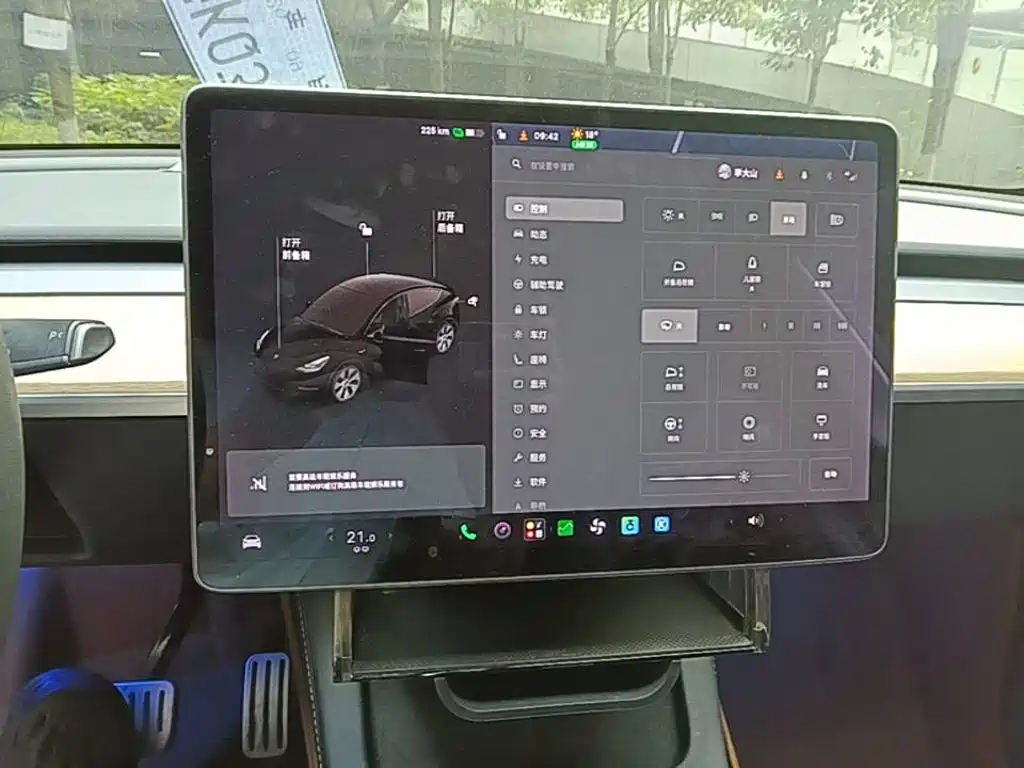 Tesla Model Y — миниатюра 13