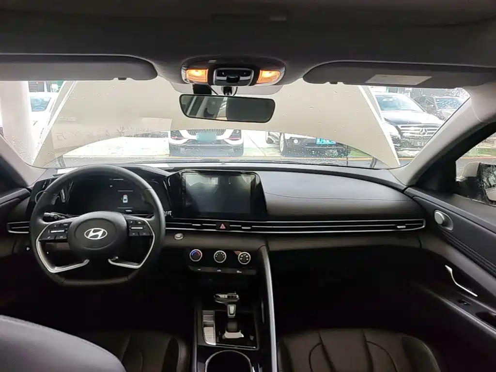 Hyundai Elantra — миниатюра 10