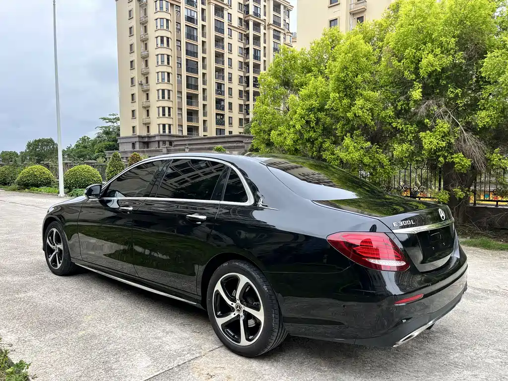 MERCEDES-BENZ E CLASS