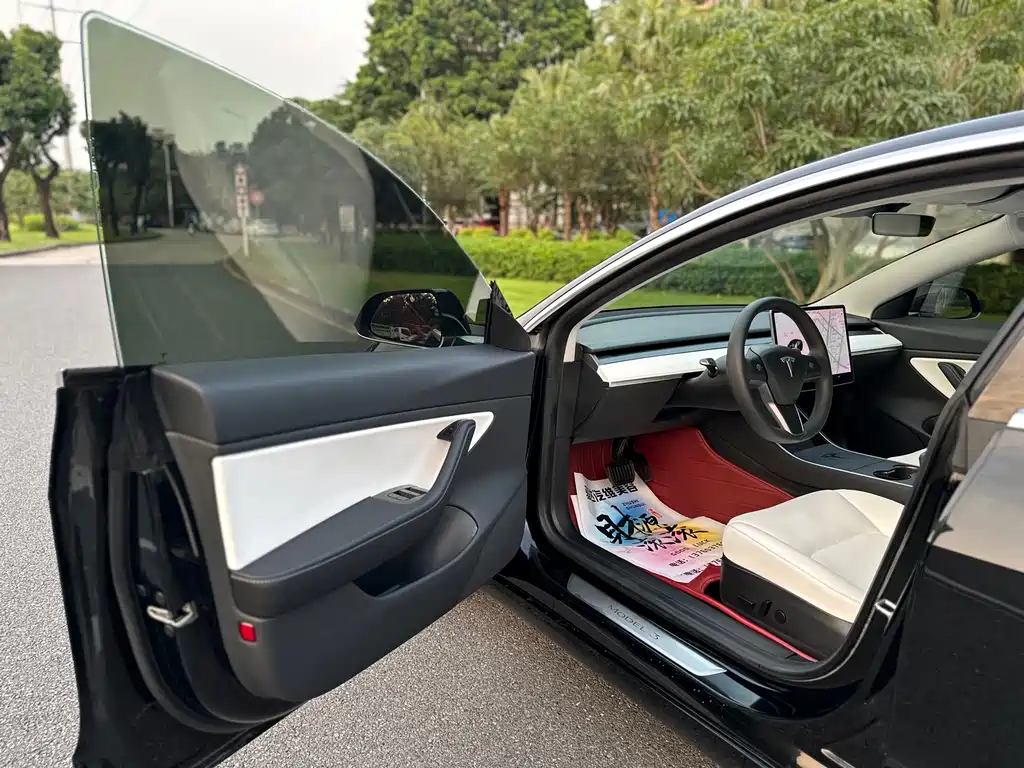 Tesla Model 3 — миниатюра 9