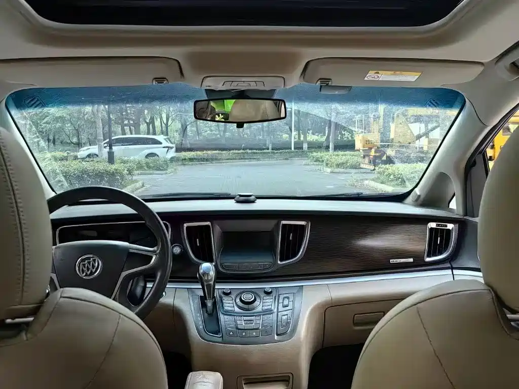 Buick GL8 2011 2.4L CT Luxury Comfort
