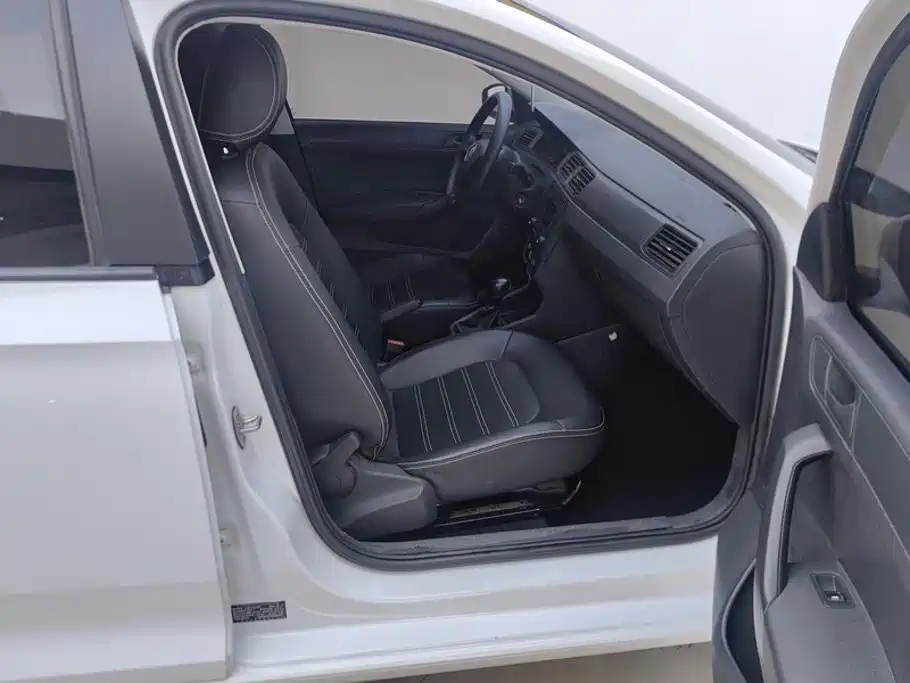 Volkswagen Santana — миниатюра 8
